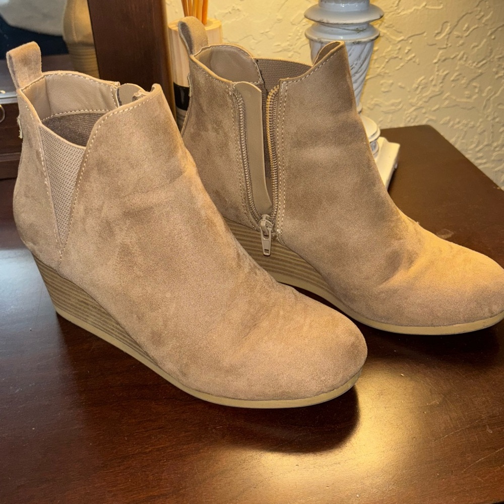 Time and Tru Tan Memory Foam Footwear